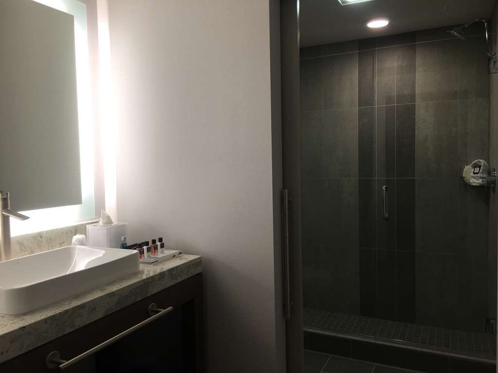 Best Western Premier Hotel At Fisher'S Landing Βανκούβερ Δωμάτιο φωτογραφία